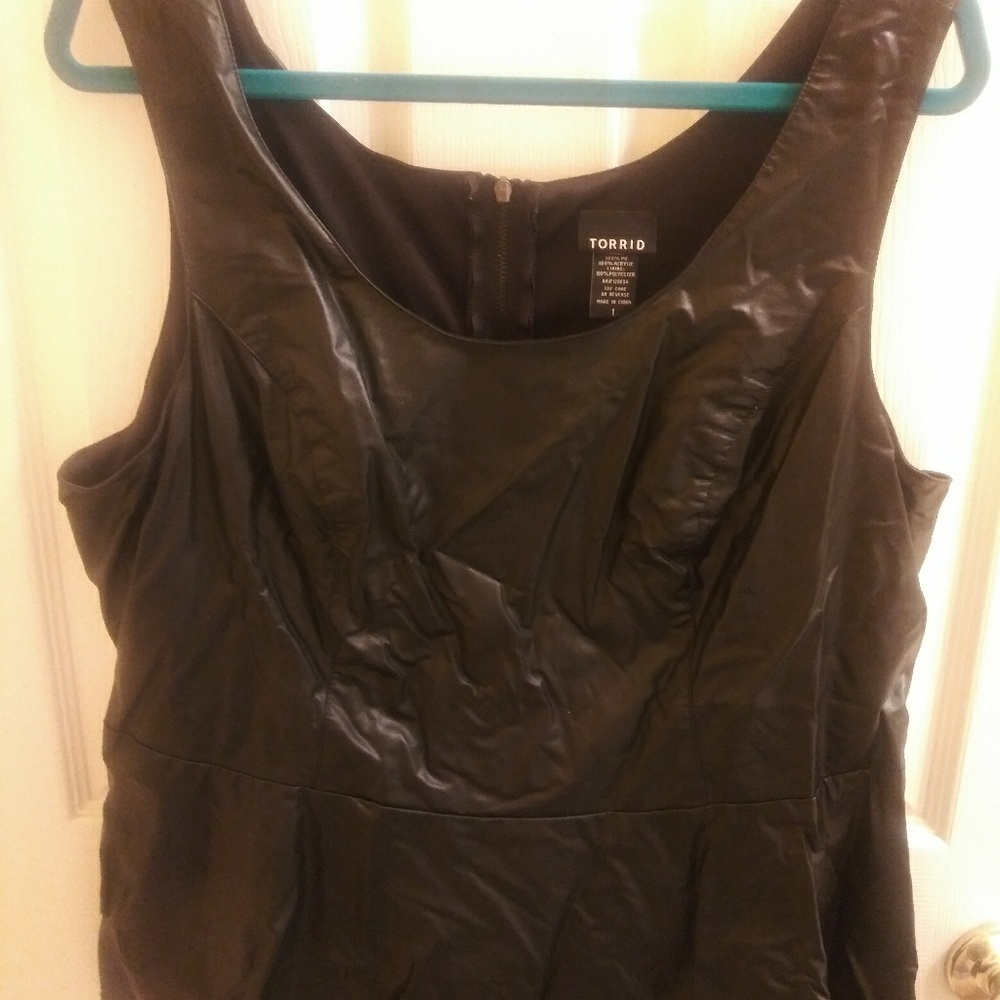 SOLD 🚫🚫🚫🚫FAux leather peplum top